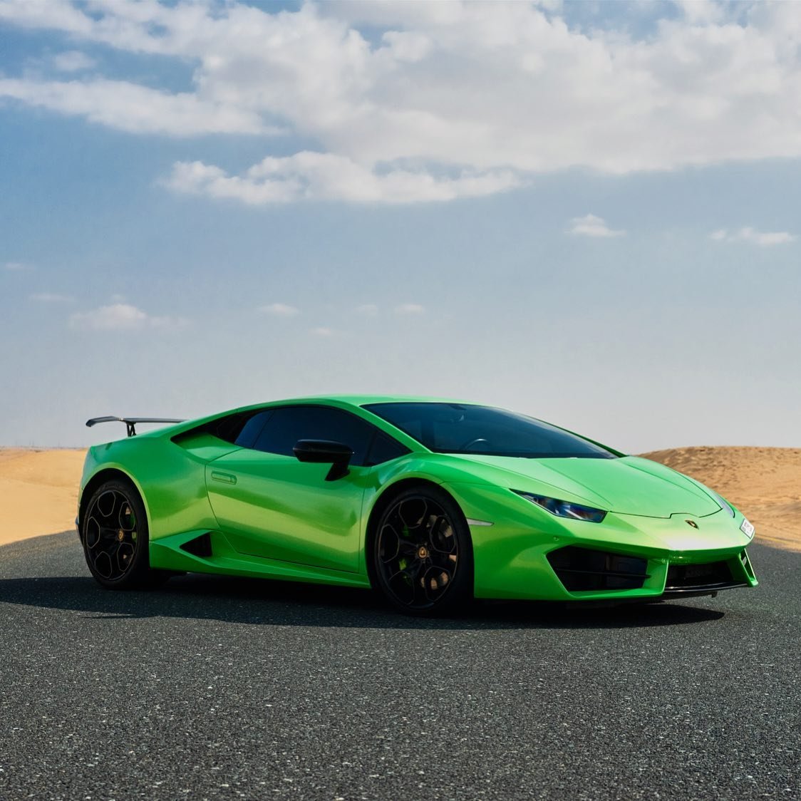 Luxury on Wheels: Navigating Dubai's Streets in Style | Blog